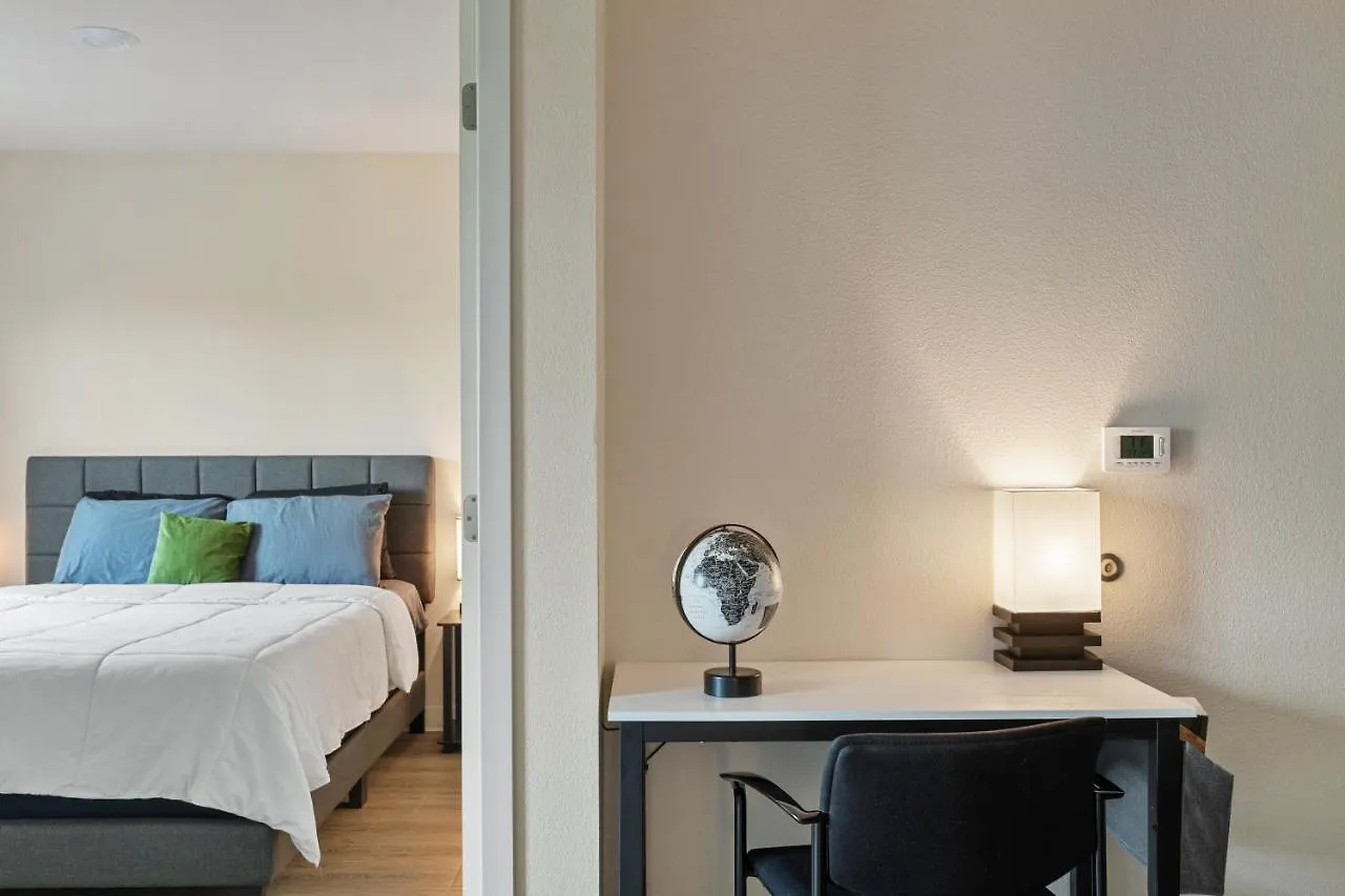 The Professional - 5 Mins To Carowinds Apartment Charlotte 0*,  United States