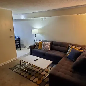 7, Sleep 6, Walk To Attractions In Uptown Apartment